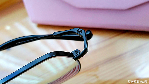 鑽盾鏡片｜JP Optical 眼鏡鏡片品牌推薦｜使用德國精密光學技術、台灣在地生產，三重濾光防護，享受最舒適的視覺感受！#艾樂莓特x怡君