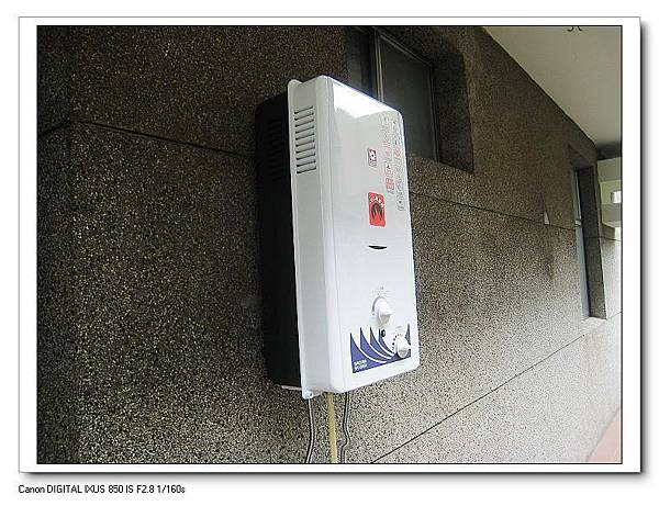 台南東區特約經銷商櫻花牌熱水器SH-1016R安裝照片	