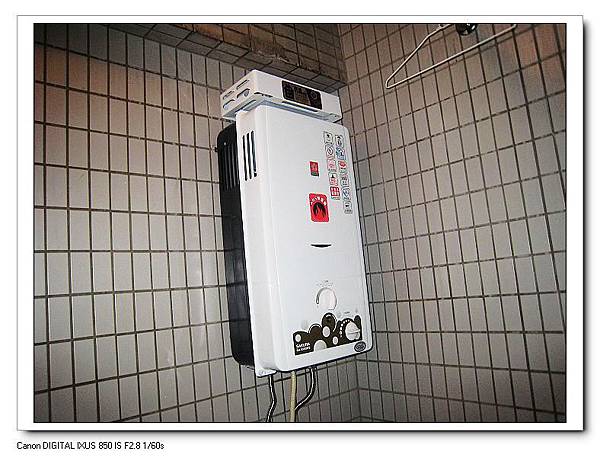 台南崇明路(東方紐約)櫻花牌熱水器SH-1020安裝照片	
