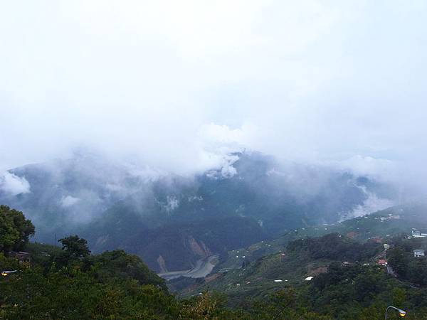 感覺神先隨時會騰雲駕霧地出場