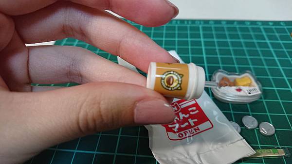 (這袋子不成比例的大啊,是要買多少東西啦)