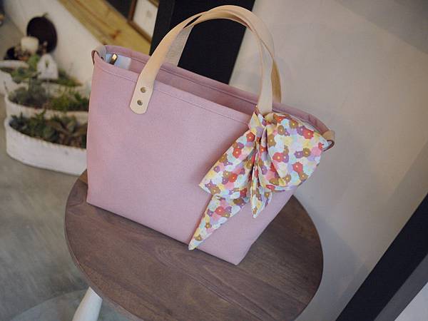 tote with kerchief 1