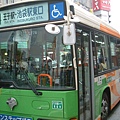 淺草寺大街上的公車