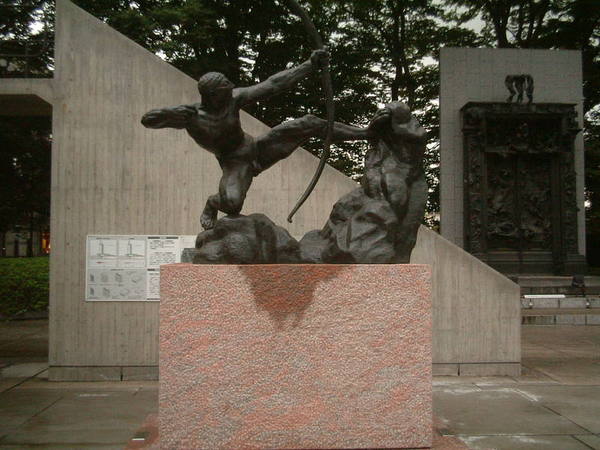 上野公園西洋美術館雕像