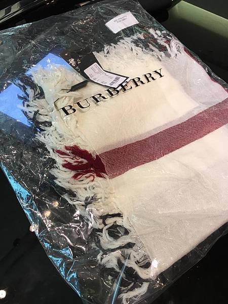 burberry圍巾.jpg burberry圍巾.jpg