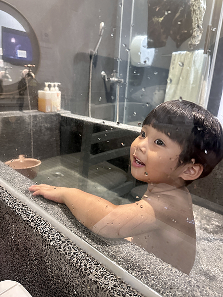 【新北親子住宿推薦】烏來旅晨溫泉民宿|親子必訪!無邊際泳池+ 【新北親子住宿推薦】烏來旅晨溫泉民宿|親子必訪!無邊際泳池+