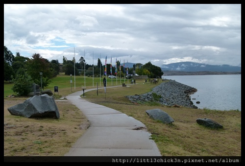 20150405_141930_LakeLightSculptureJindabyne.JPG