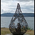 20150405_152541_LakeLightSculptureJindabyne.JPG