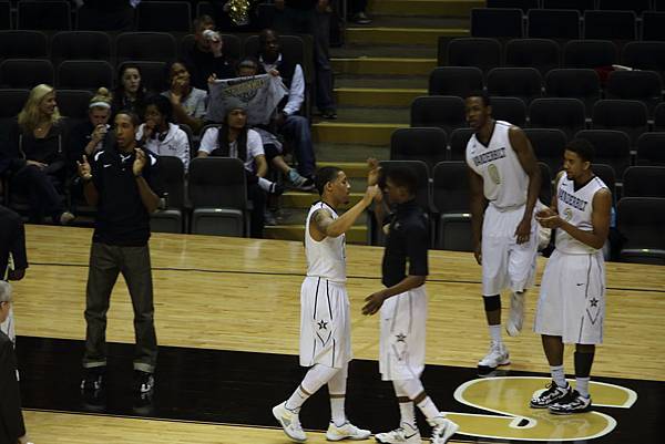 20121217 Vandy Ball31