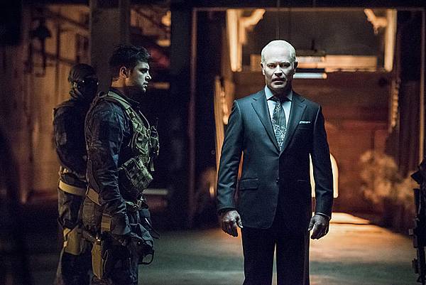 Arrow-season-4-episode-1-Damien-Darhk-HIVE