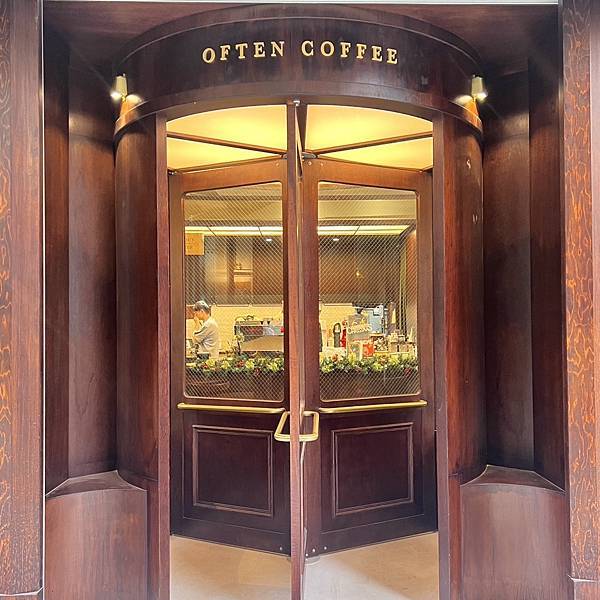 [食記X時常咖啡]桃園特色咖啡廳 復古大推旋轉門 網美打卡首