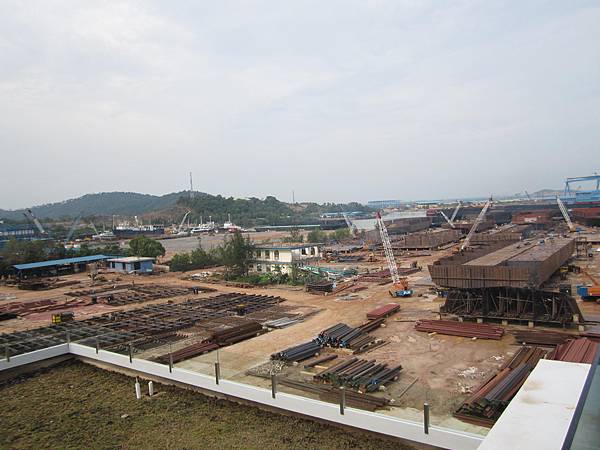 造船廠面山依海,在峇淡斯庫邦這一區有七八家,我們算是中上級了,但還不稱不上頂級.
