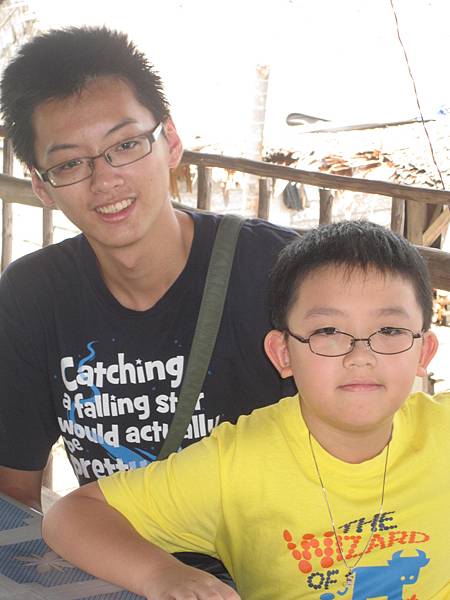 小多與小表弟Andrew獻麒用英文夾中文交談,內容頗深入呢.