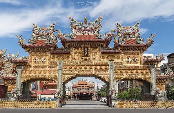 東港東隆宮金色牌樓.jpg
