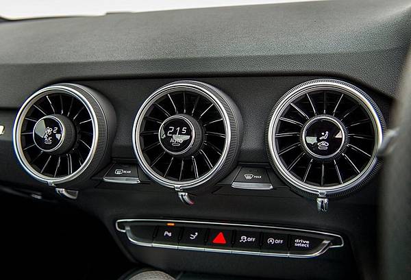 Audi-TT_Coupe_2015_1280x960_wallpaper_47.jpg Audi-TT_Coupe_2015_1280x960_wallpaper_47.jpg