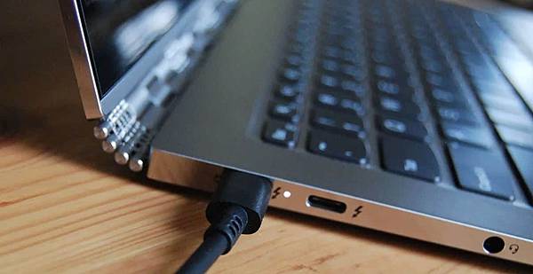 Laptop-plugged-in-not-charging-windows-10.jpg Laptop-plugged-in-not-charging-windows-10.jpg