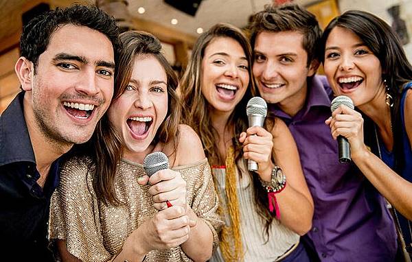 唱歌 朋友 夜唱 麥克風.jpg 唱歌 朋友 夜唱 麥克風.jpg