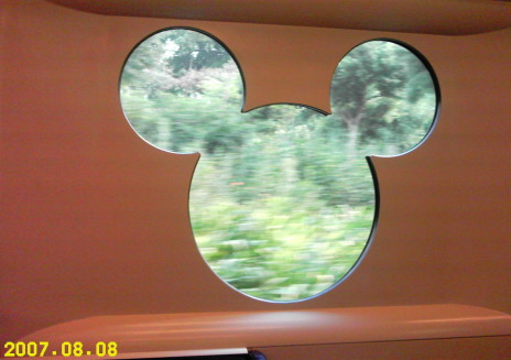 Disney 專車窗戶.JPG