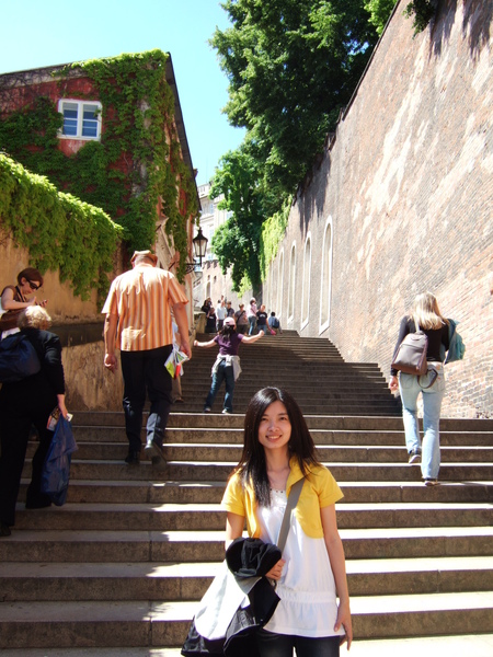 布拉格-往城堡區的階梯.JPG
