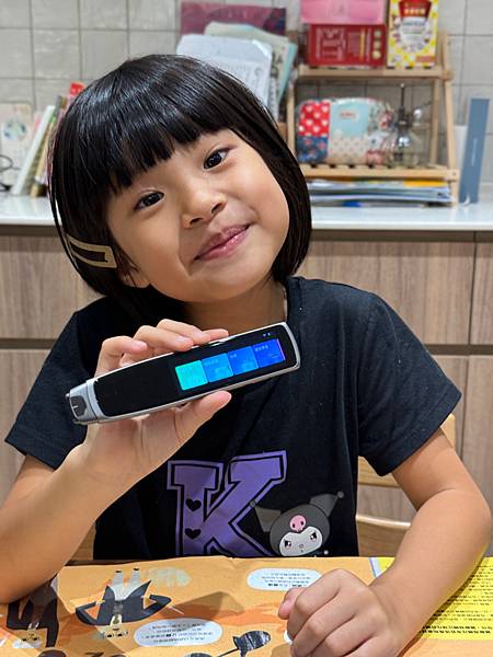 小孩的AI英語伴讀：快譯通iFLYTEK AI助教辭典筆/掃