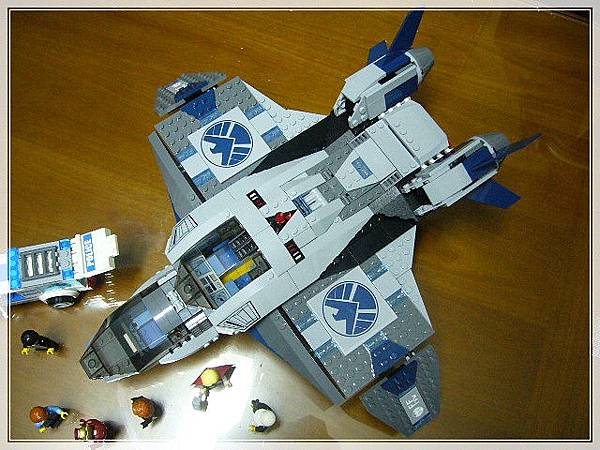 【乐高】复仇者联盟 - 昆式隐形战斗机