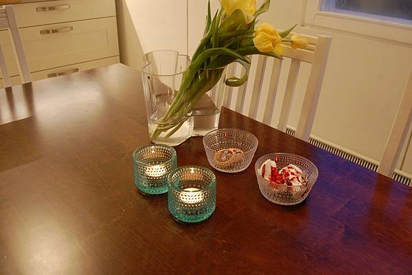 Alvar Aalto 湖泊花瓶+ Kastehelmi 露珠系列 燭台和玻璃餐具 Alvar Aalto 湖泊花瓶+ Kastehelmi 露珠系列 燭台和玻璃餐具