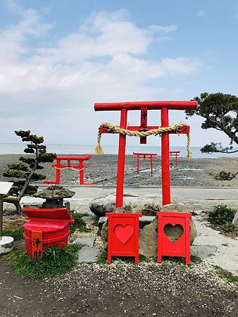 The Floating Torii Gate of Ouo Shrine (4).jpg