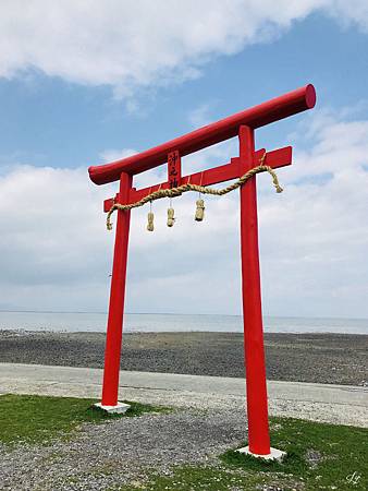 The Floating Torii Gate of Ouo Shrine (5).jpg