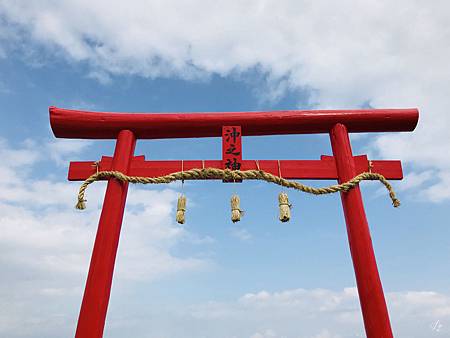 The Floating Torii Gate of Ouo Shrine (9).jpg