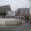 神社旁是靈園,再旁邊就車站,真方便