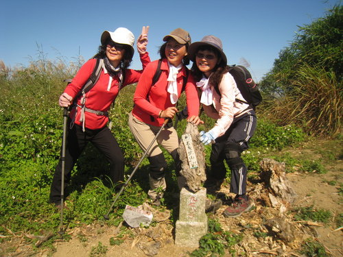 ( 2012.11.03 石灰坑山、牛灶坑山、鶯歌石~~~ ).jpg