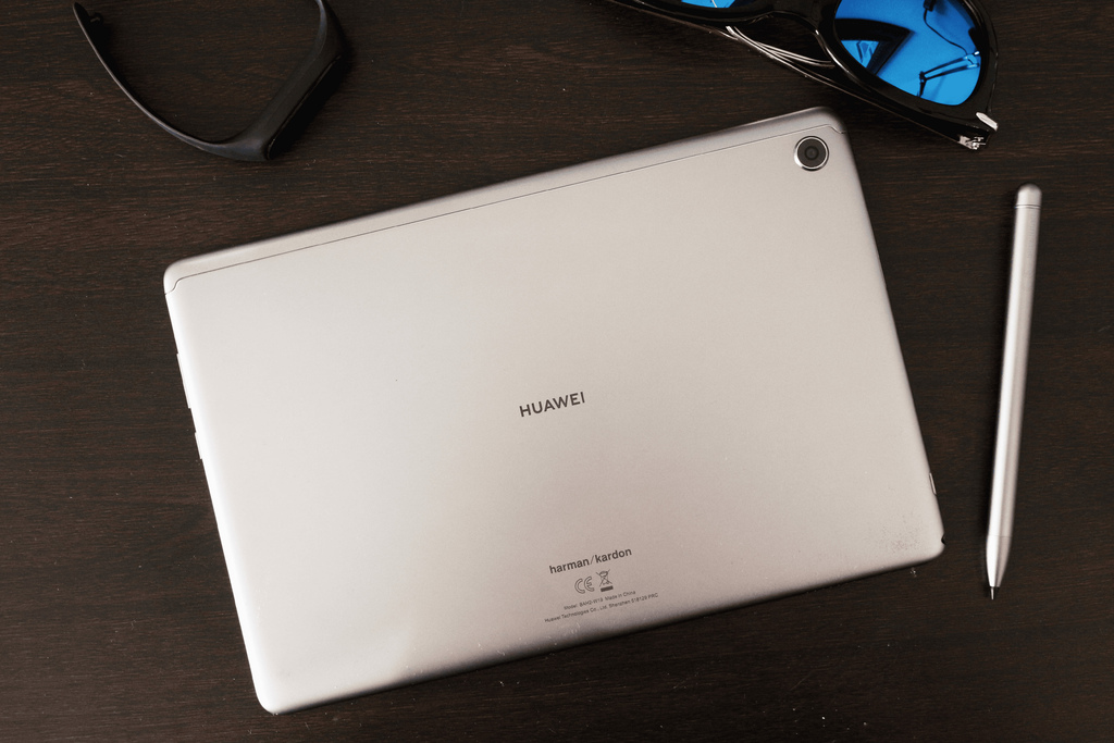 HUAWEI MediaPad M5 Lite-背板.jpg