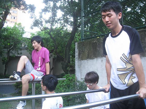 2011.08.04 高醫牙&台大醫系排暑訓 Day4~下腹體訓-5  (小白&哲勛)