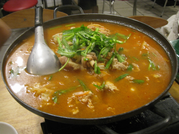 (師大夜市--超凡小飯館)麻辣雞鍋  4人份/380元