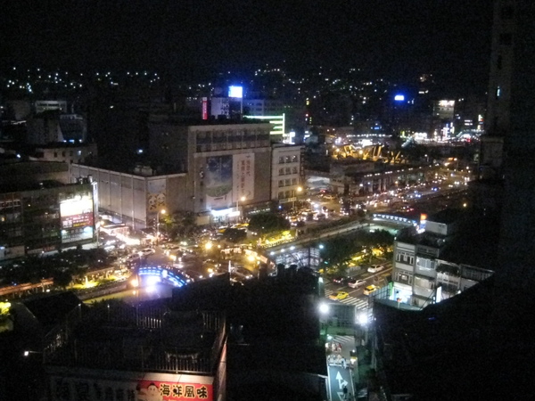 基隆廟口  信二街停車場夜景