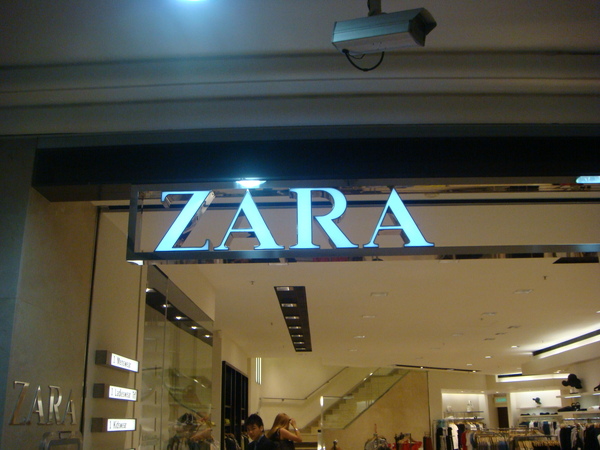 時代廣場內的ZARA