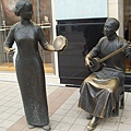 王府井大街上的銅像~唱戲