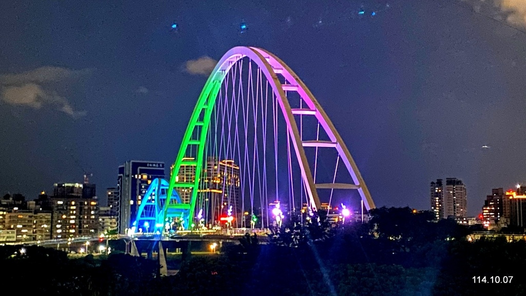 【新北】新北濕地藝術季、新月橋上賞月