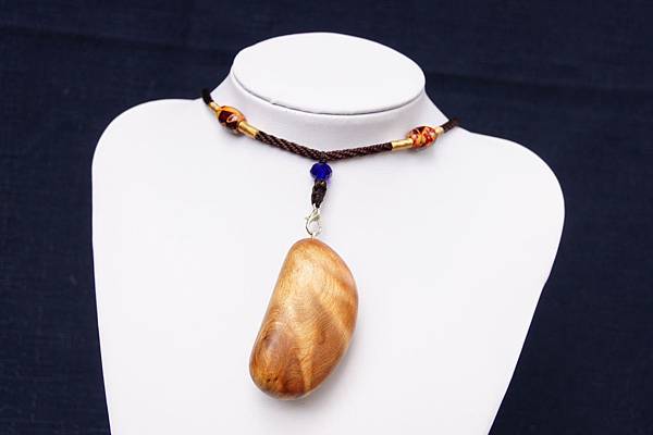 台灣紅檜閃花項鍊c001