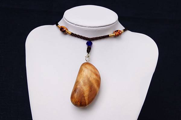 台灣紅檜閃花項鍊c001