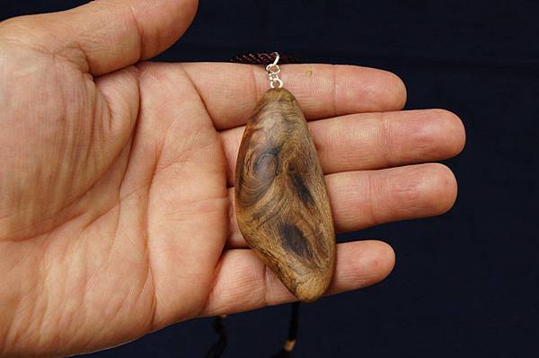 台灣紅檜重油項鍊c022 台灣檜木項鍊, 檜木閃花獨特漂亮