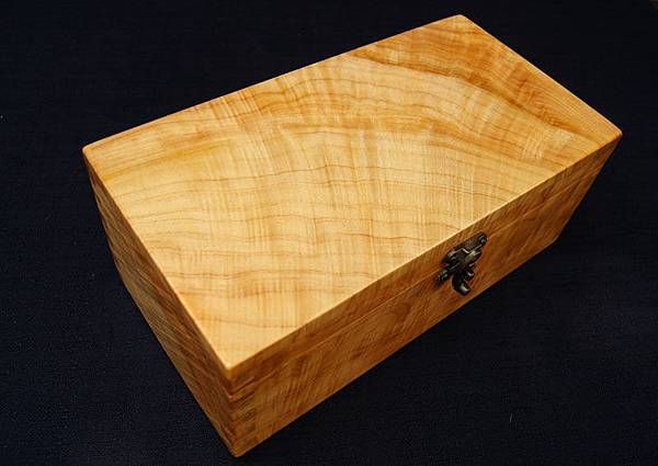 台灣檜木紅檜閃花寶盒(H)珠寶盒/檜木閃花料，取料極為不易 ，6面閃花，閃亮耀眼