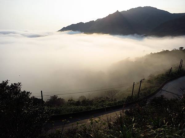 金盈豐:九份大竿林福德祠兩塊石碑的背後。新北市瑞芳區九份風景