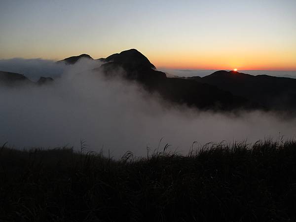 錢穆，華羅庚，蔣中正，李建興，周恩來，都是沒有上過大學。寒山