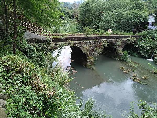 吳濁流，鄭煥等作家與馬武督。馬武督錦山糯米橋。新竹縣關西鎮金