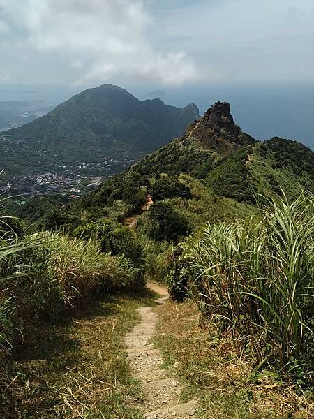 金瓜石半平山（ 半屏山）。地質學者金瓜石金礦山的富金包謎。 