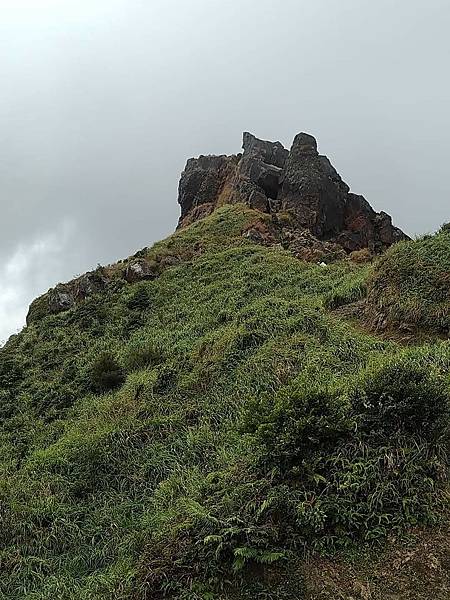 金瓜石半平山（ 半屏山）。地質學者金瓜石金礦山的富金包謎。 