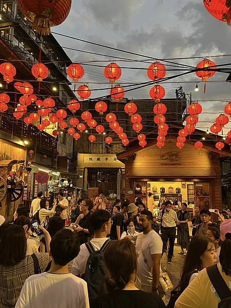 推薦:九份鄉土館三連棟展廳的文物，都是國際級的，每項展品，幾