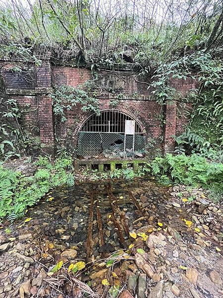 金瓜石黃金水圳赤皮仔圳。外九份溪水圳橋，內九份溪水圳橋，報時