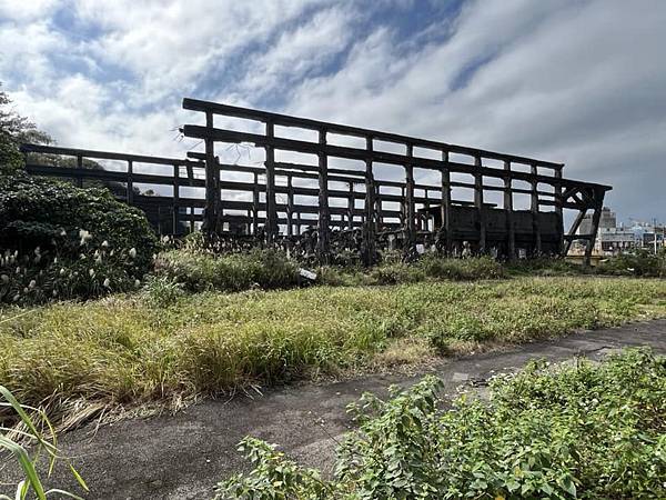 八尺門山山頂俯瞰阿根納造船廠遺址遺構，九份，正濱漁港，基隆港